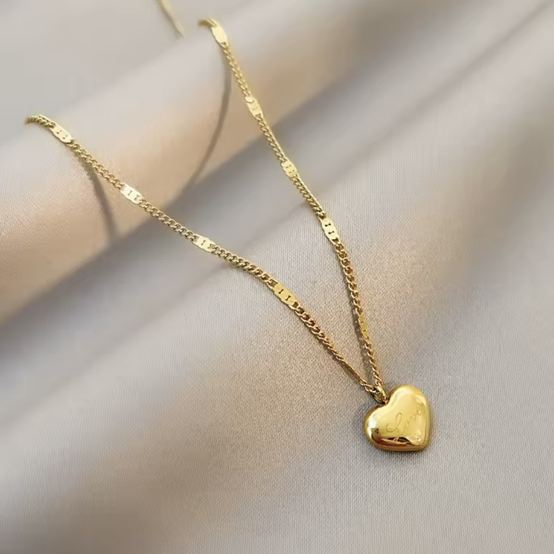 Gold heart necklace